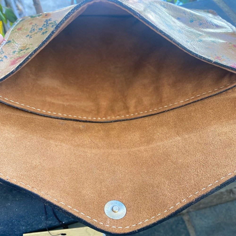 Patricia Nash Tan Floral Leather Wallet - Picture 11 of 11